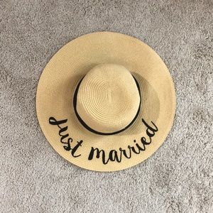 OS Just Married Sun Hat From Gifted (New Jersey)